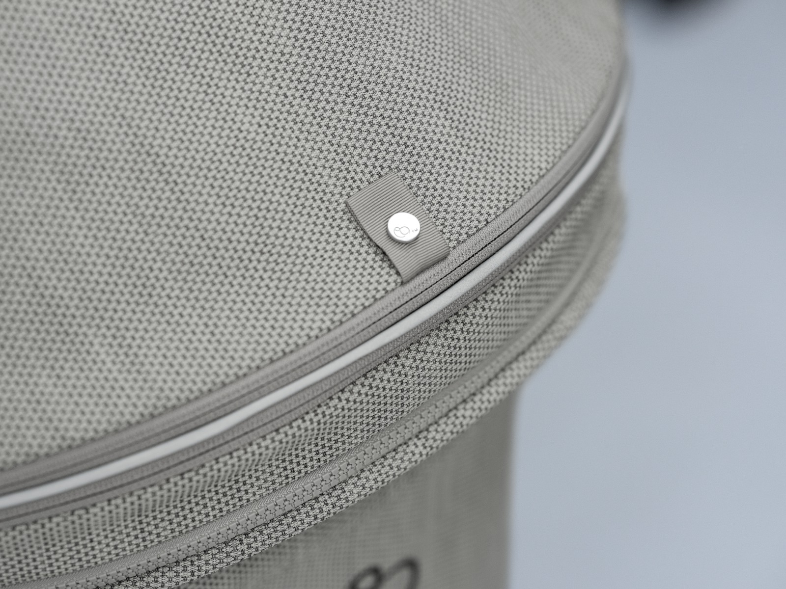 Stokke&reg; Xplory&reg; Carry Cot; Brushed Grey. Detail